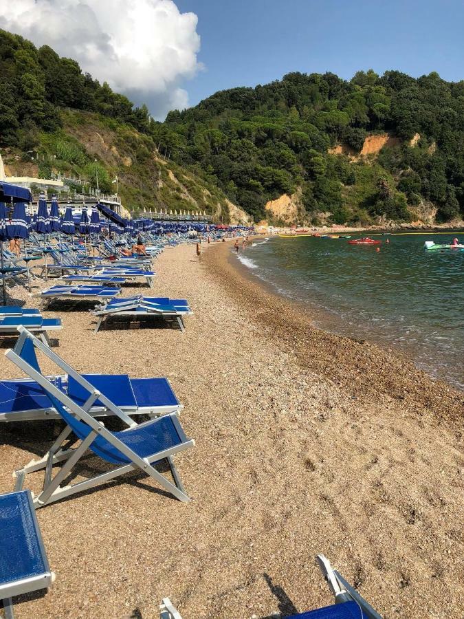 La Pineta Bed & Breakfast Pitelli Екстериор снимка